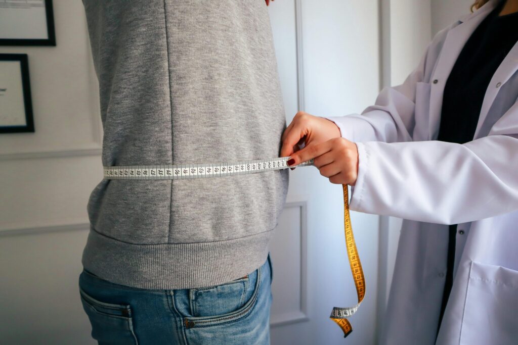 Kontrola hmotnosti: Jak si udržet zdravou váhu dlouhodobě a bez drastických diet