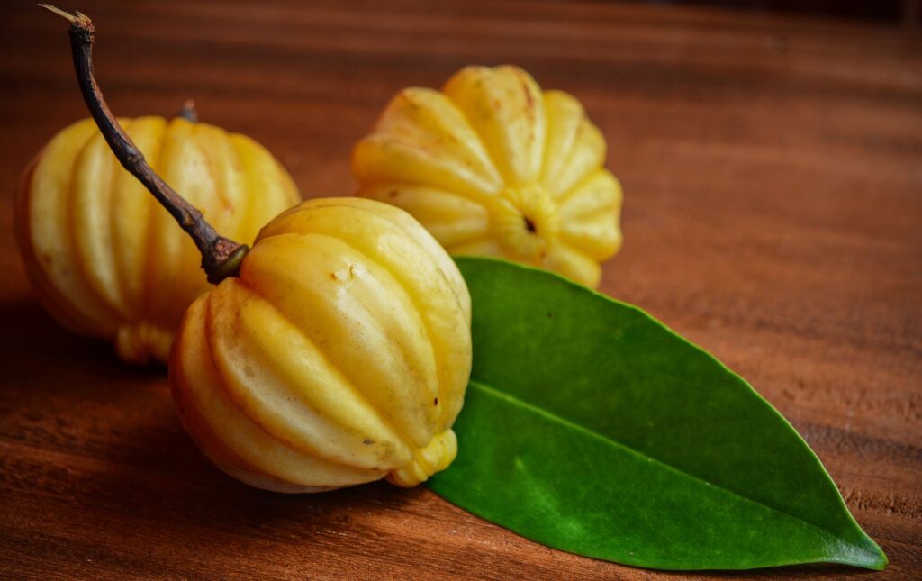 Garcinia: Co to je, jaké má účinky a může pomoci při hubnutí?